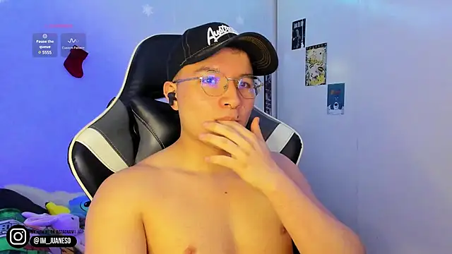 AustinSummerr online show from January 2025 03:44:01 PM
