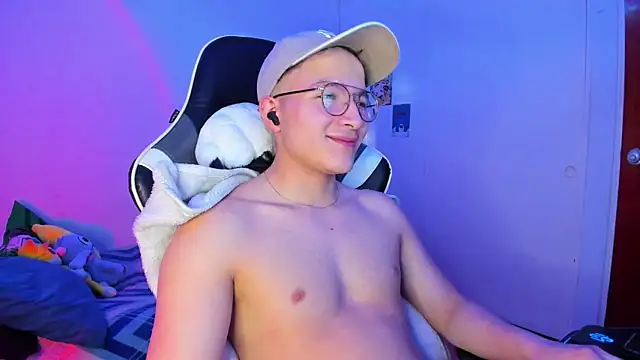 AustinSummerr online show from February 2025 01:20:01 PM