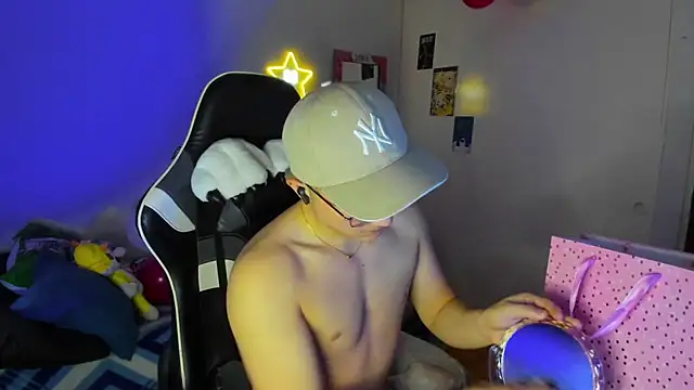 AustinSummerr online show from February 2025 11:44:02 AM