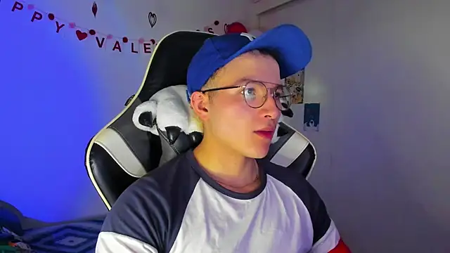 AustinSummerr online show from February 2025 12:50:02 PM