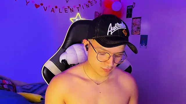 AustinSummerr online show from February 2025 04:33:01 PM