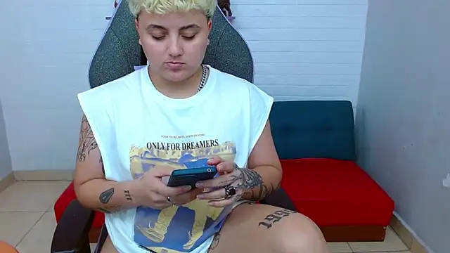 isabeautyx19 online show from December 2024 04:28:01 PM