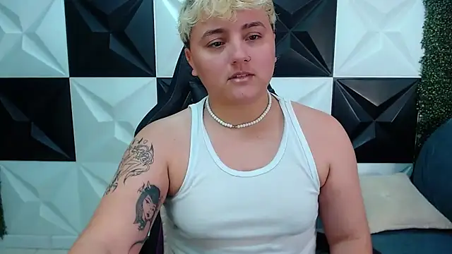 isabeautyx19 online show from December 2024 05:57:02 PM