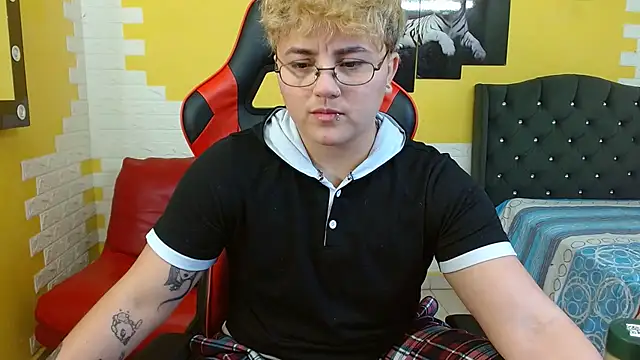 isabeautyx19 online show from October 2025 01:48:02 AM