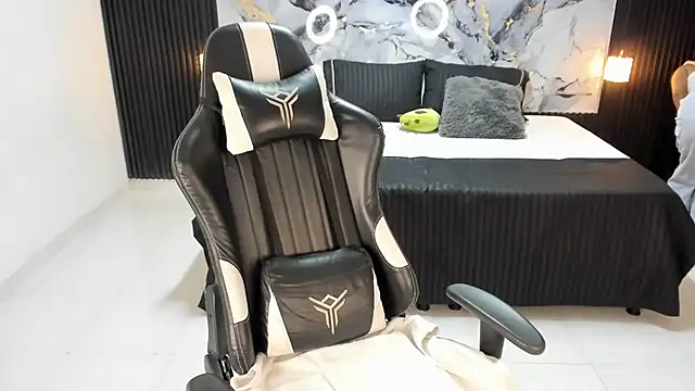 Ivy 16 online show from February 2025 12:00:02 PM