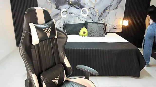 Ivy 16 online show from March 2025 12:01:01 PM