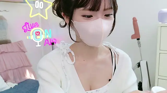 -minami- online show from March 2025 03:43:01 AM