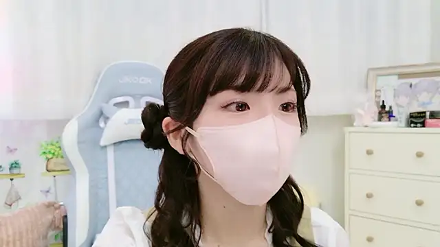 -minami- online show from October 2025 12:01:02 PM