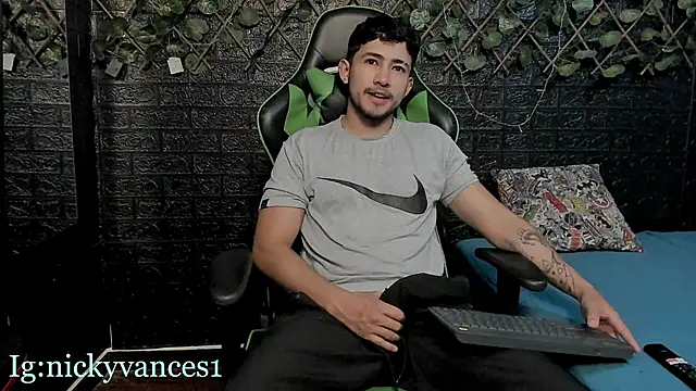 nicky vances online show from October 2025 06:40:02 PM