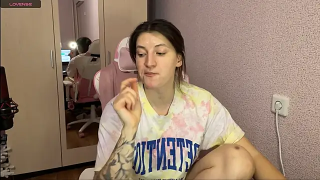 Katrin  kiss online show from January 2025 05:13:01 PM
