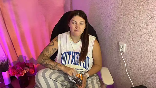 Katrin  kiss online show from October 2025 03:02:02 PM