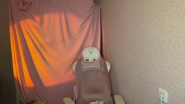 Katrin  kiss online show from November 2025 05:35:02 PM