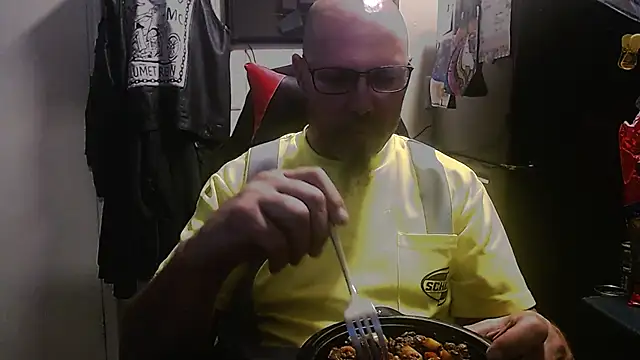 Snapshot of KrazyLegz chatting on September 2025 10:12:01 PM KrazyLegz online show from September 2025 10:12:01 PM