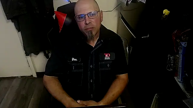 Snapshot of KrazyLegz chatting on October 2025 10:54:02 PM KrazyLegz online show from October 2025 10:54:02 PM