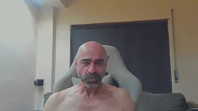 Snapshot of Bicopflirt chatting on June 2026 07:01:02 PM Bicopflirt online show from June 2026 07:01:02 PM