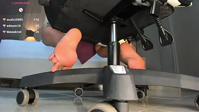 Snapshot of bella1207 chatting on February 2025 10:20:02 PM bella1207 online show from February 2025 10:20:02 PM