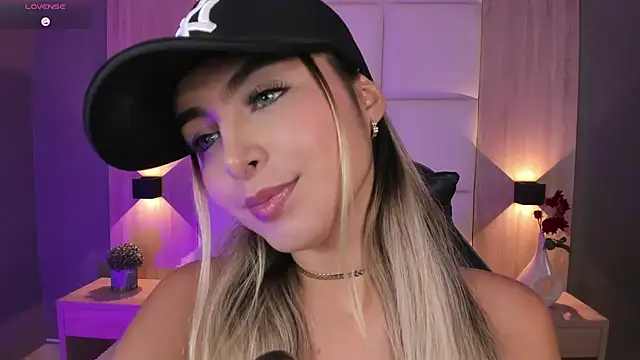 Snapshot of bella1207 chatting on September 2025 07:48:01 PM bella1207 online show from September 2025 07:48:01 PM