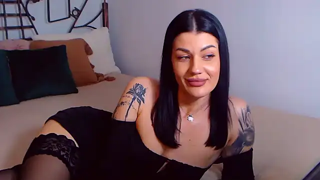 Snapshot of YvonneEverlee chatting on February 2025 11:54:02 PM YvonneEverlee online show from February 2025 11:54:02 PM