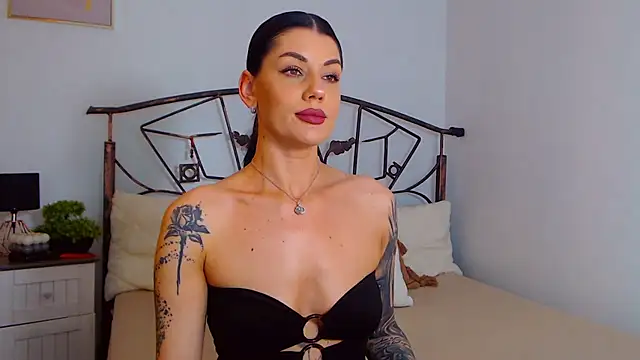 Snapshot of YvonneEverlee chatting on March 2025 08:26:02 PM YvonneEverlee online show from March 2025 08:26:02 PM