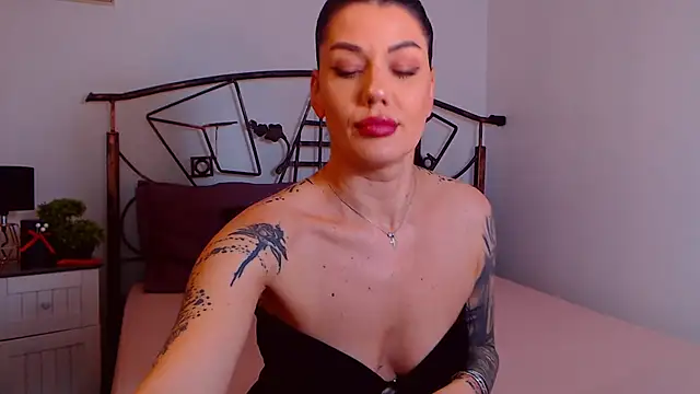 YvonneEverlee online show from November 2025 08:51:01 PM