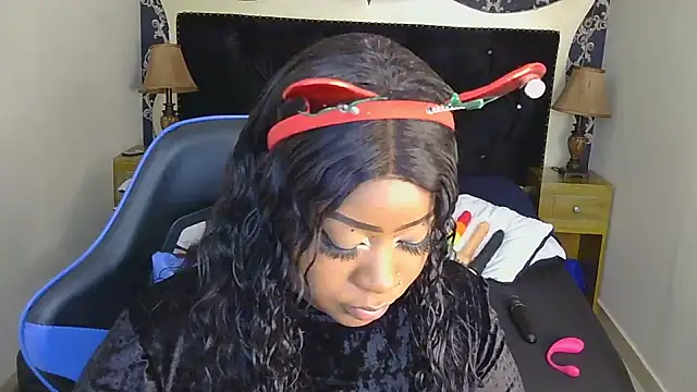Snapshot of TrixieMar chatting on December 2024 01:08:02 PM TrixieMar online show from December 2024 01:08:02 PM