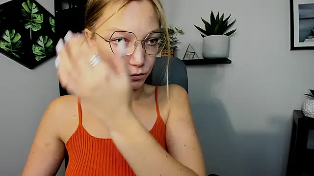 EmillyPlay online show from December 2024 10:35:02 AM