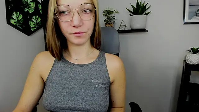 EmillyPlay online show from December 2024 06:56:02 AM