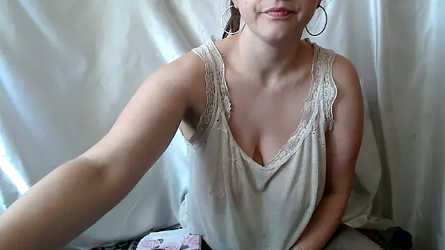 Burberrry  online show from March 2025 12:53:02 PM