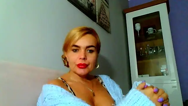 Snapshot of DESIREjenny chatting on December 2024 12:29:02 PM DESIREjenny online show from December 2024 12:29:02 PM