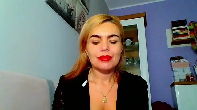 Snapshot of DESIREjenny chatting on December 2024 09:17:01 AM DESIREjenny online show from December 2024 09:17:01 AM