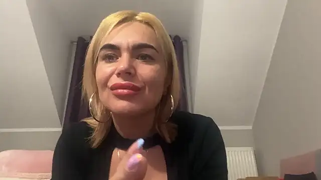 Snapshot of DESIREjenny chatting on December 2024 11:12:01 AM DESIREjenny online show from December 2024 11:12:01 AM