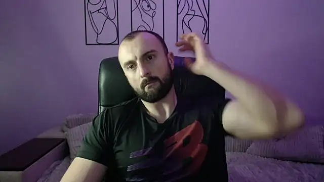 brindlefly6969 online show from November 2025 11:43:02 AM