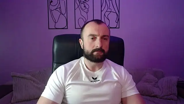 brindlefly6969 online show from April 2026 10:43:01 AM