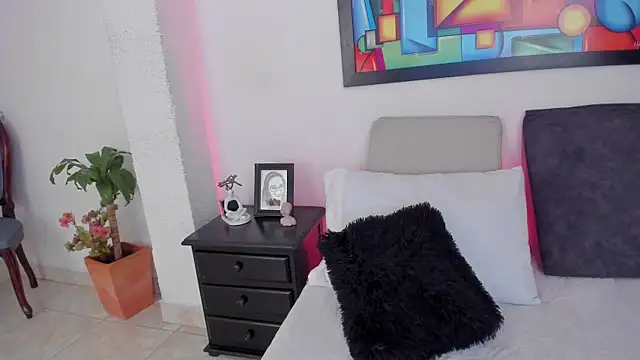 Jessica Herrera  online show from November 2025 10:47:01 PM