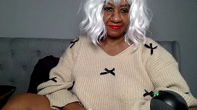 Snapshot of BreanaDivine chatting on January 2025 05:05:02 PM BreanaDivine online show from January 2025 05:05:02 PM