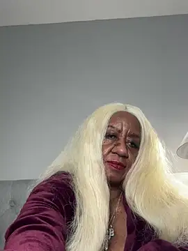 Snapshot of BreanaDivine chatting on February 2025 02:06:02 AM BreanaDivine online show from February 2025 02:06:02 AM