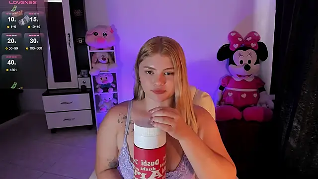 Snapshot of chloejones__ chatting on February 2025 03:32:02 PM chloejones online show from February 2025 03:32:02 PM