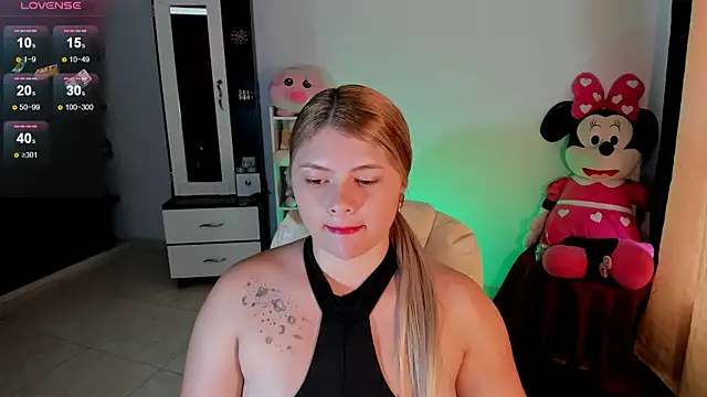 Snapshot of chloejones__ chatting on March 2025 09:15:02 PM chloejones online show from March 2025 09:15:02 PM