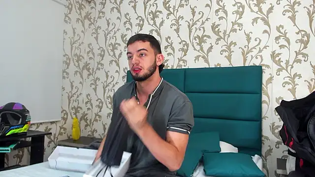 Snapshot of Michael_magno chatting on December 2024 10:17:02 AM Michael magno online show from December 2024 10:17:02 AM