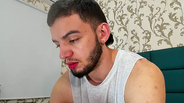 Snapshot of Michael_magno chatting on December 2024 10:18:02 PM Michael magno online show from December 2024 10:18:02 PM