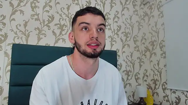 Snapshot of Michael_magno chatting on December 2024 10:20:02 PM Michael magno online show from December 2024 10:20:02 PM