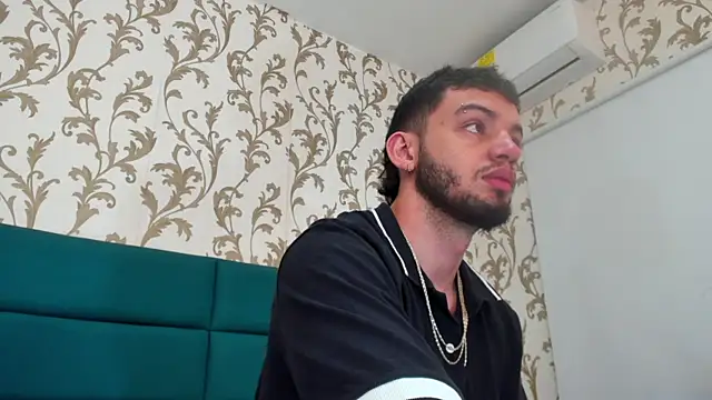 Snapshot of Michael_magno chatting on December 2024 01:21:02 PM Michael magno online show from December 2024 01:21:02 PM