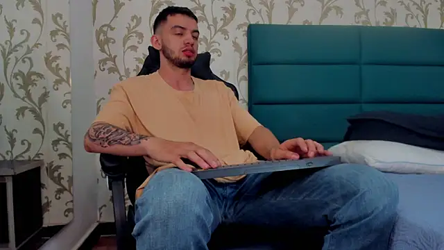 Snapshot of Michael_magno chatting on December 2024 07:51:01 PM Michael magno online show from December 2024 07:51:01 PM