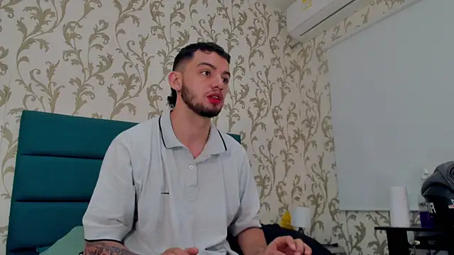 Snapshot of Michael_magno chatting on January 2025 04:38:01 PM Michael magno online show from January 2025 04:38:01 PM