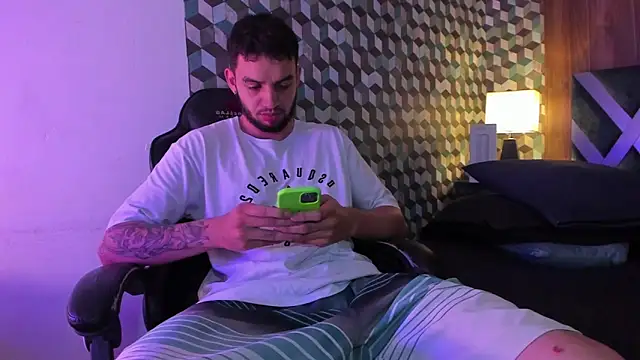 Snapshot of Michael_magno chatting on January 2025 05:41:01 PM Michael magno online show from January 2025 05:41:01 PM