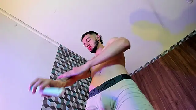 Snapshot of Michael_magno chatting on January 2025 06:43:01 PM Michael magno online show from January 2025 06:43:01 PM