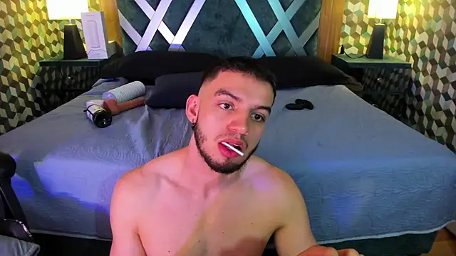 Snapshot of Michael_magno chatting on January 2025 05:27:01 PM Michael magno online show from January 2025 05:27:01 PM