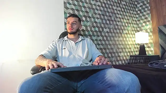 Snapshot of Michael_magno chatting on January 2025 03:29:01 PM Michael magno online show from January 2025 03:29:01 PM