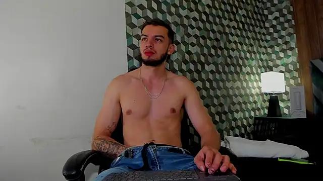 Snapshot of Michael_magno chatting on January 2025 11:43:02 AM Michael magno online show from January 2025 11:43:02 AM