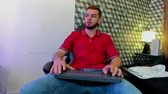 Snapshot of Michael_magno chatting on February 2025 12:59:01 PM Michael magno online show from February 2025 12:59:01 PM